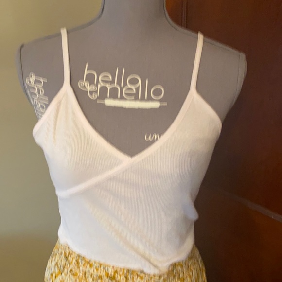 ❤️bozzolo cute white tank crop top❤️ - Picture 1 of 5